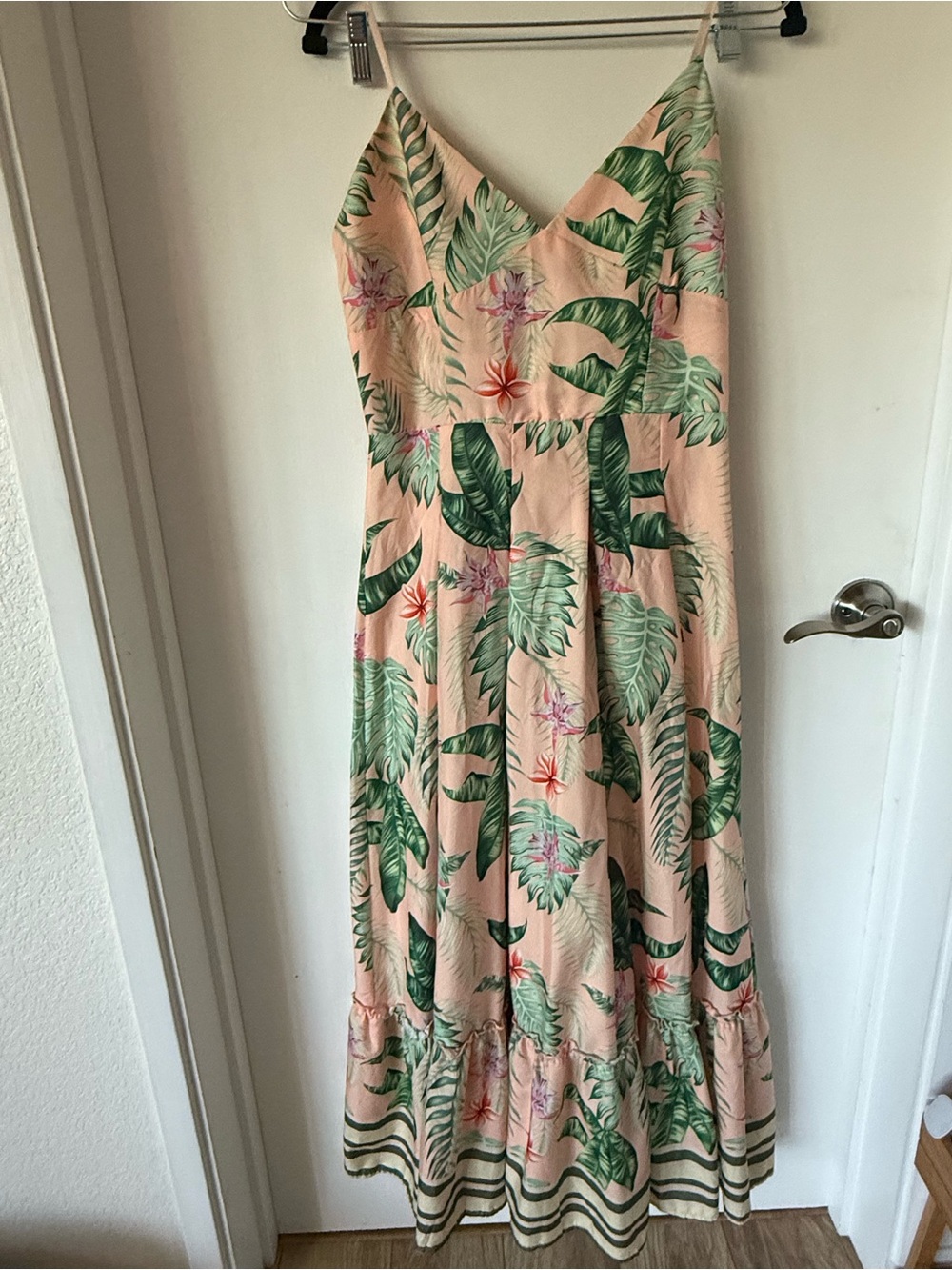 Sleeveless Tropical Print Maxi Dress in Peach